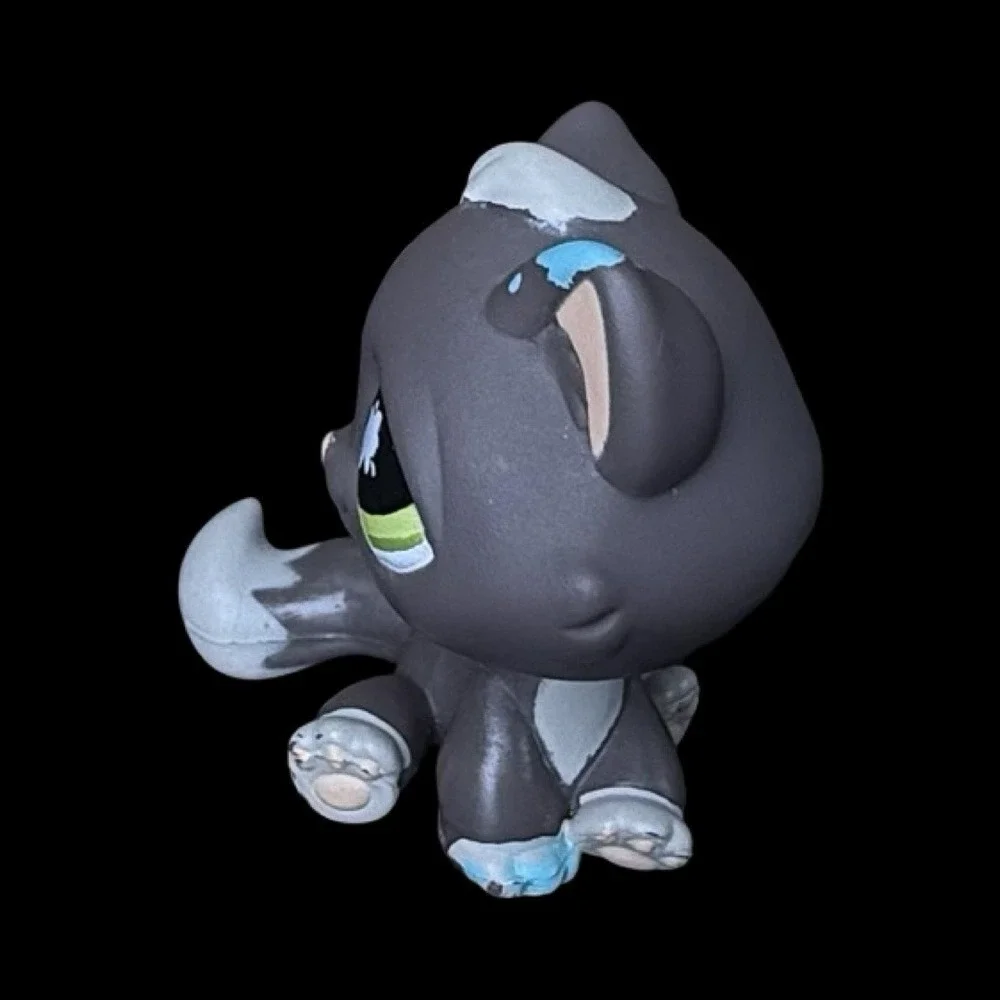 Littlest Pet Shop #815 Cat Gray Black Blue Paint Splatter Sitting Green Eyes